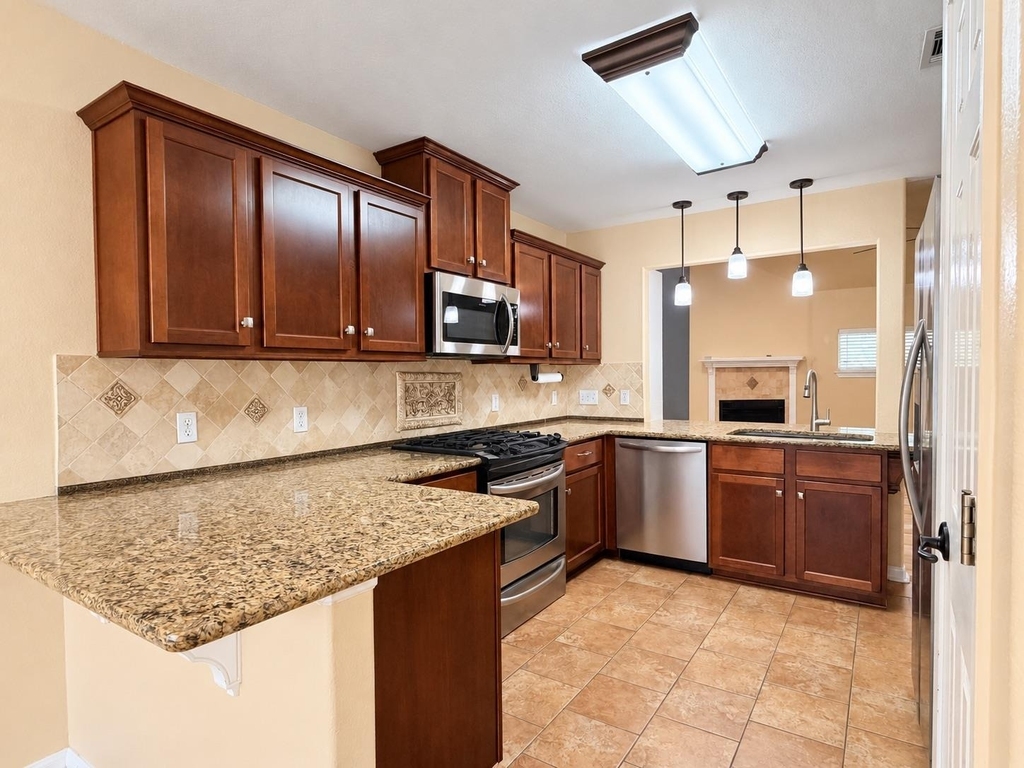 807 Hilltop Dr - Photo 8
