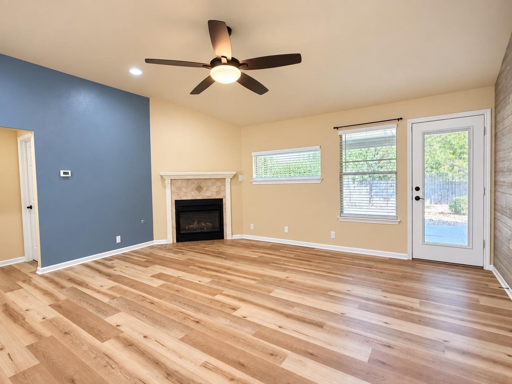 807 Hilltop Dr - Photo 3