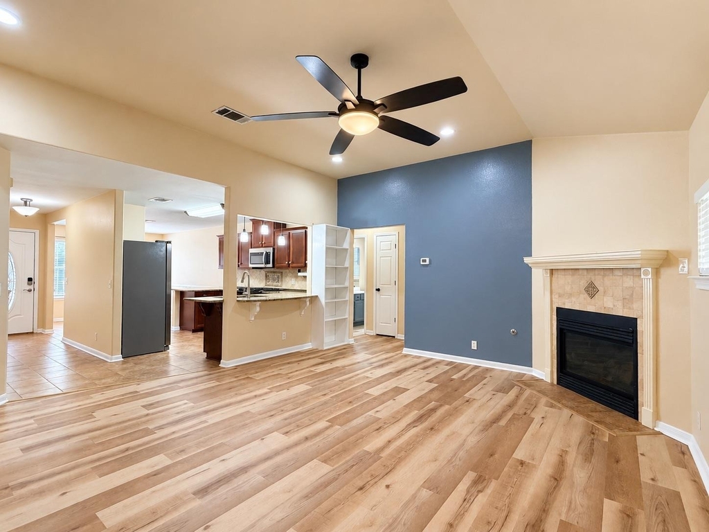 807 Hilltop Dr - Photo 4