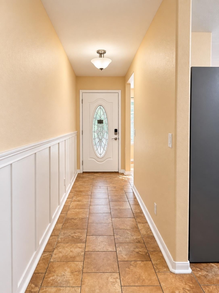 807 Hilltop Dr - Photo 2