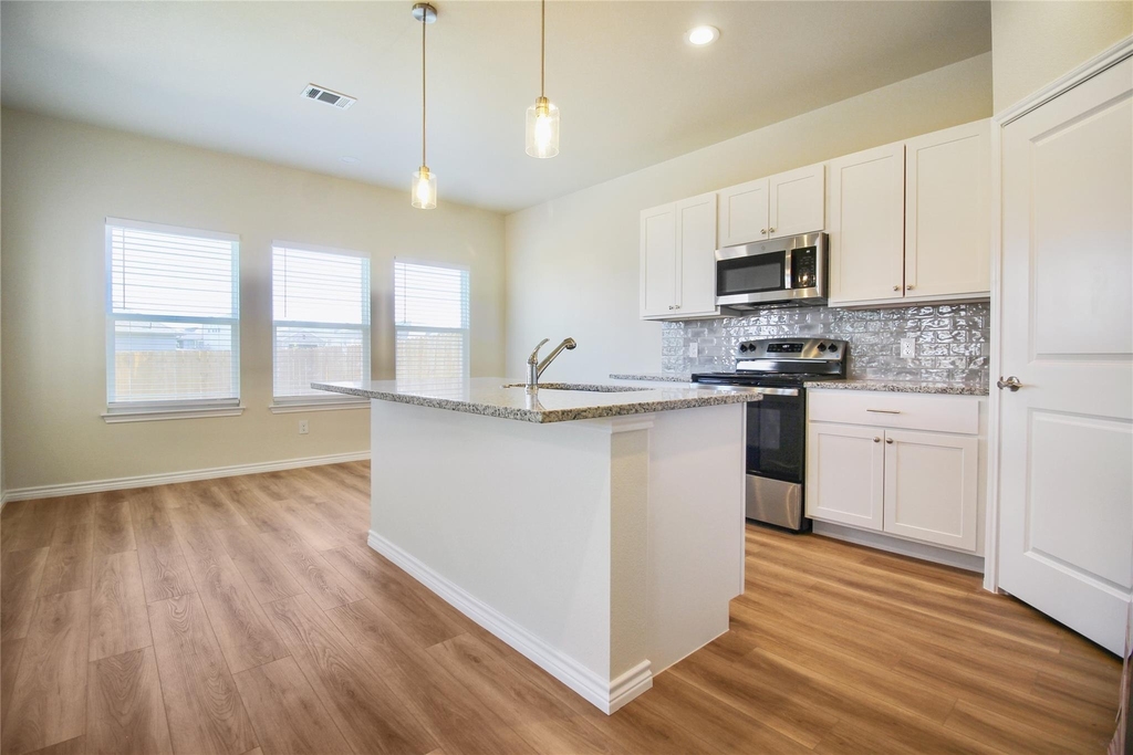 511 Whirlaway Dr - Photo 5