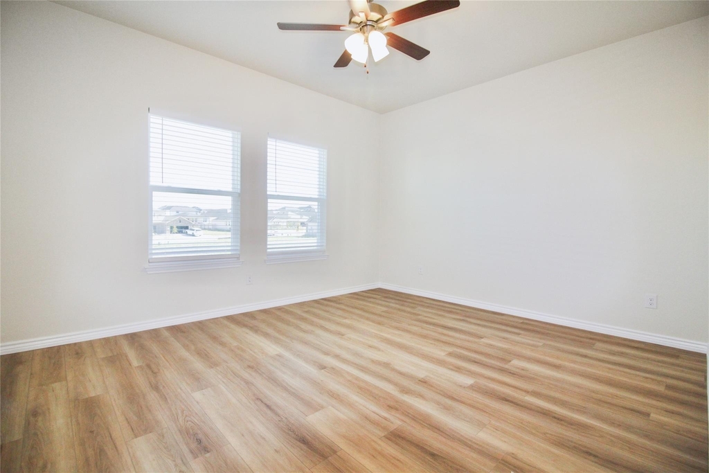 511 Whirlaway Dr - Photo 13