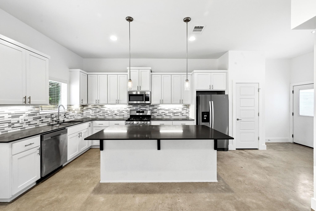6213 Felix Ave - Photo 8