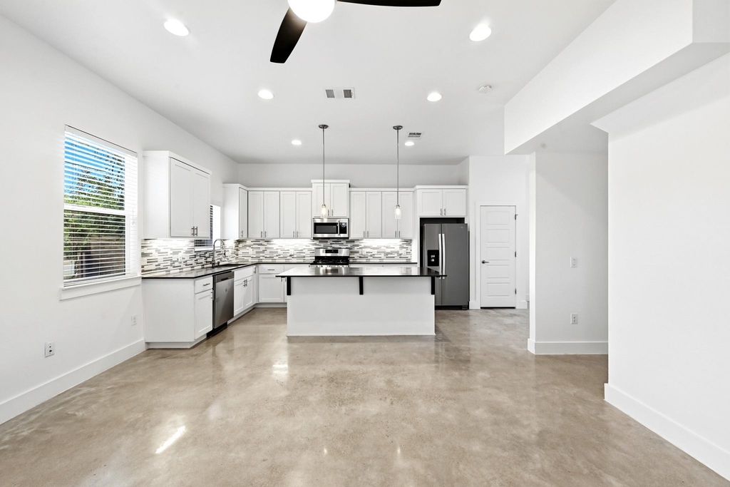 6213 Felix Ave - Photo 5
