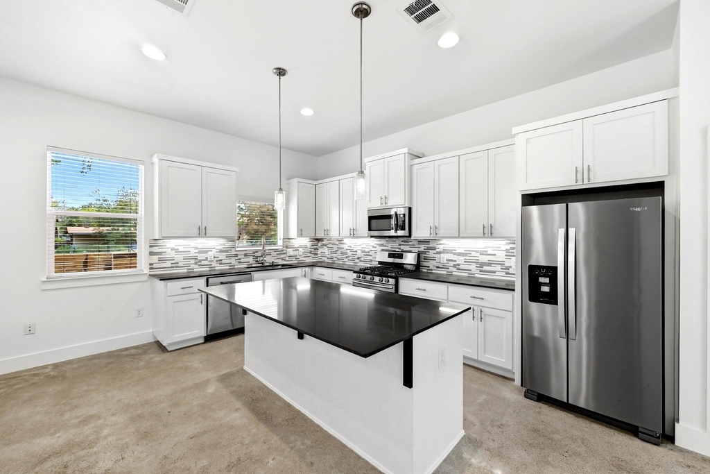 6213 Felix Ave - Photo 9