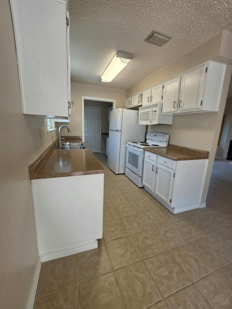 5503 Thunderbird St - Photo 4