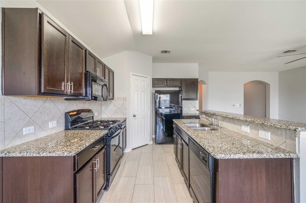 314 Foxglove Dr - Photo 2