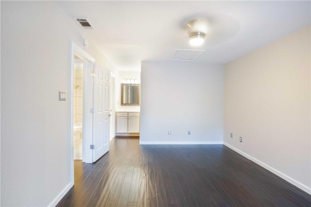 7635 Guadalupe St - Photo 12