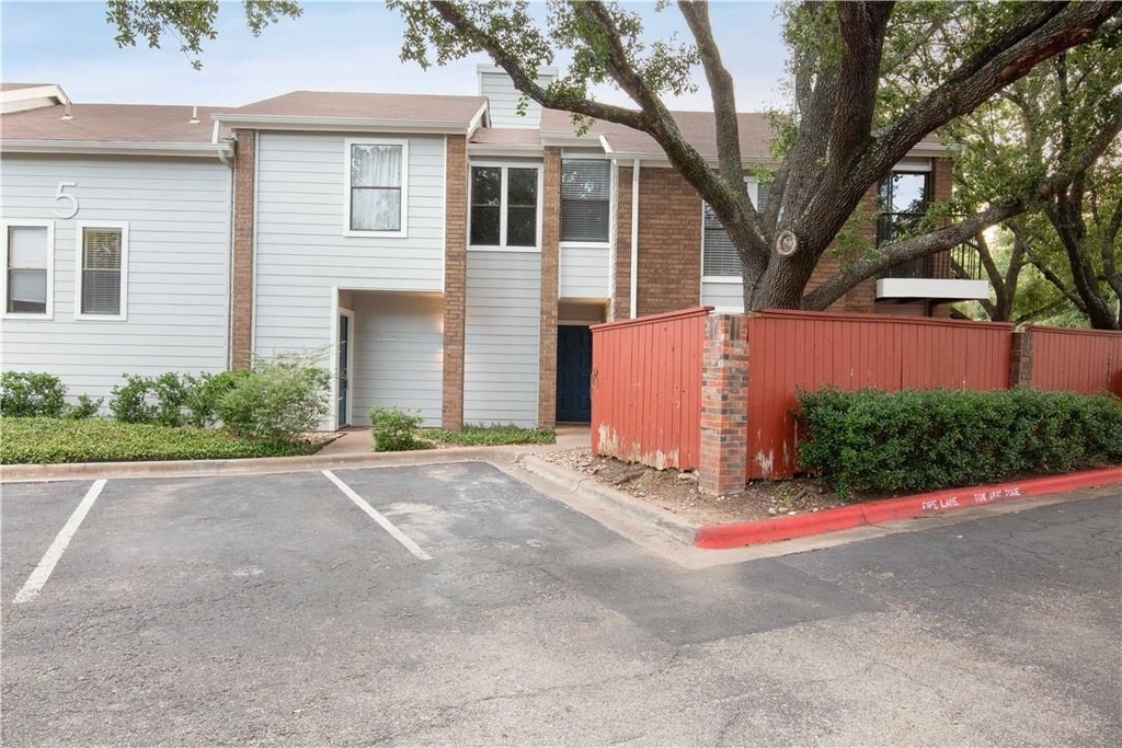 7635 Guadalupe St - Photo 0