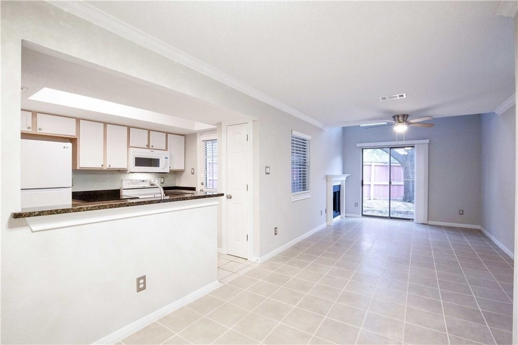 7635 Guadalupe St - Photo 2