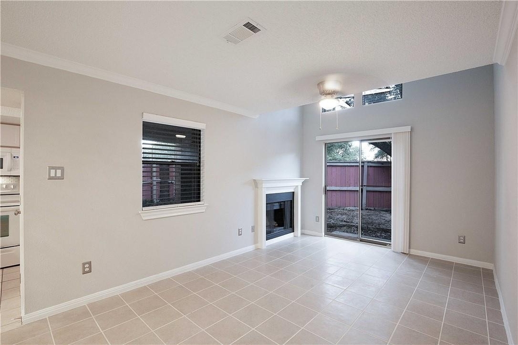7635 Guadalupe St - Photo 4
