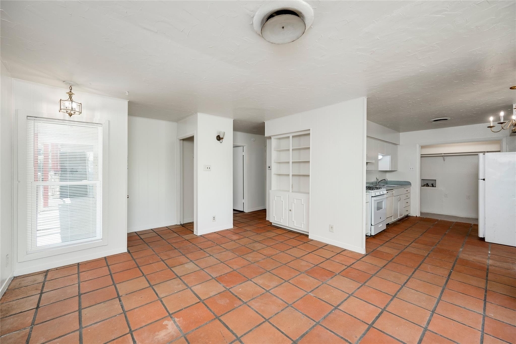 2900 Northeast Dr - Photo 11