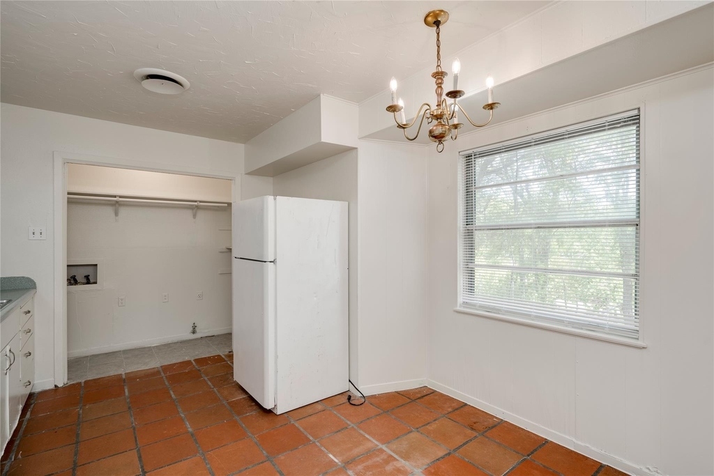 2900 Northeast Dr - Photo 3