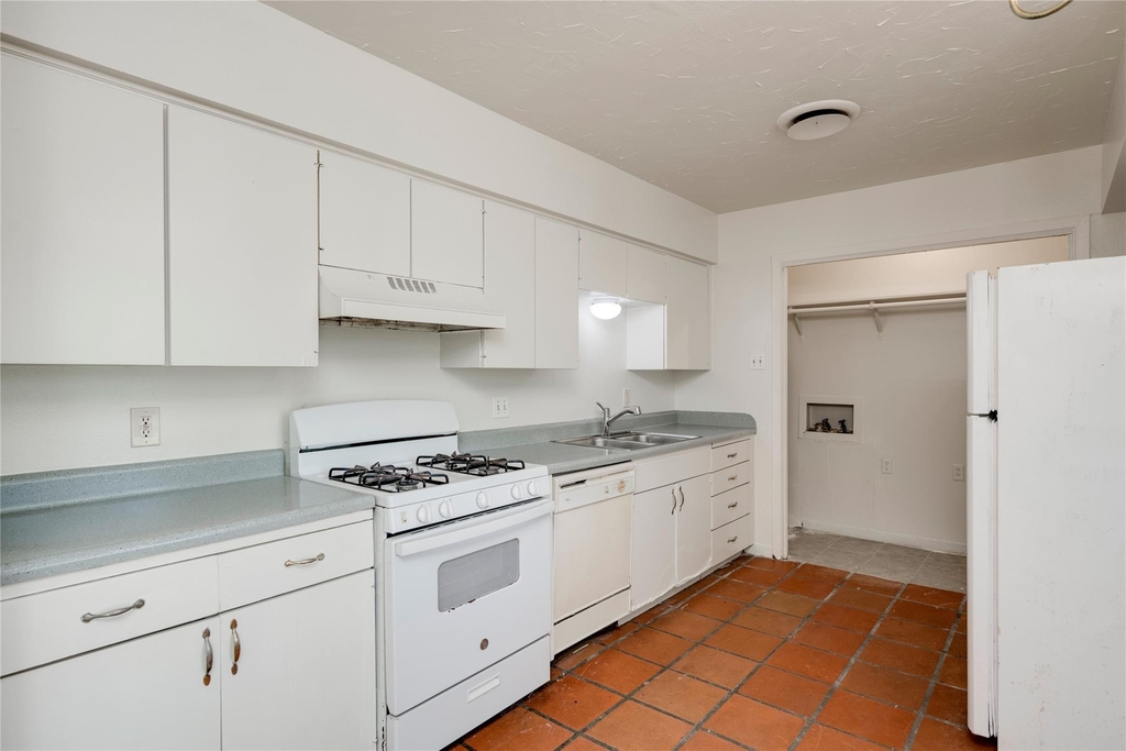 2900 Northeast Dr - Photo 1
