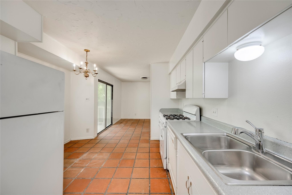 2900 Northeast Dr - Photo 5