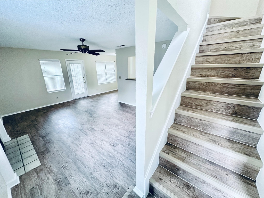 379 Fantail Loop - Photo 2