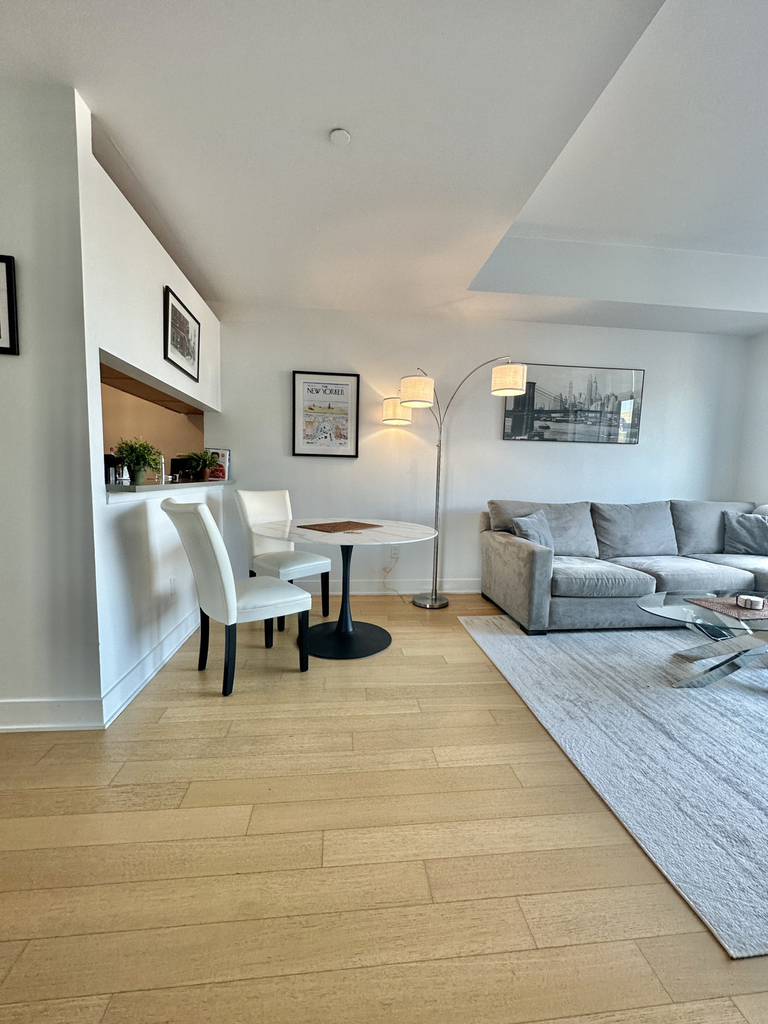 420 West 42nd Street - Photo 5