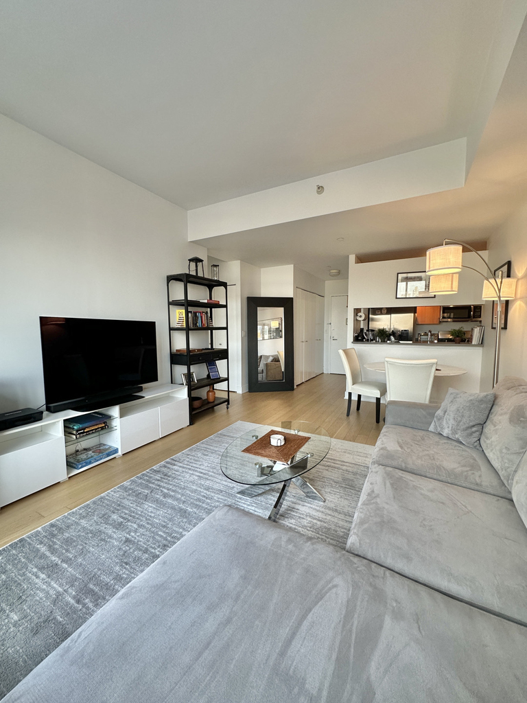 420 West 42nd Street - Photo 9