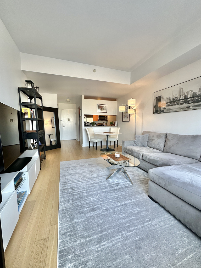 420 West 42nd Street - Photo 6