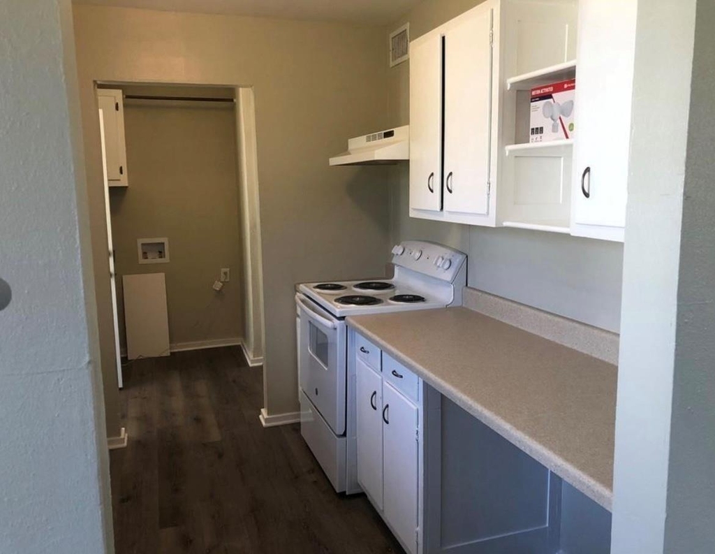 718 Hogan Dr - Photo 2