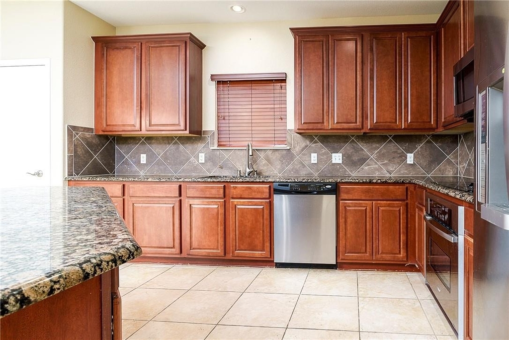 413 Kissing Oak Dr - Photo 2