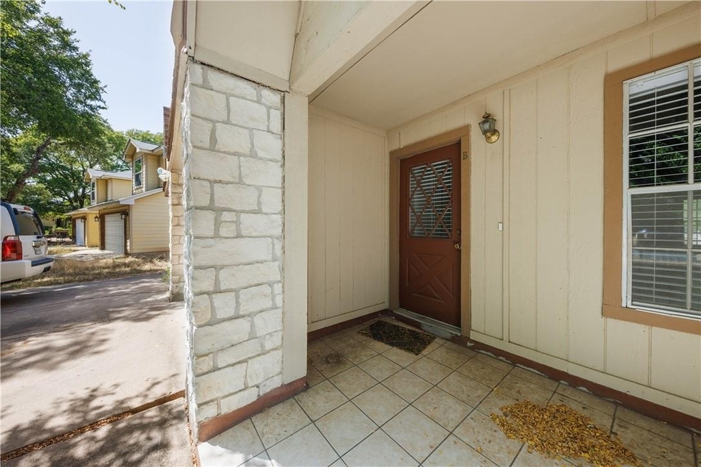 8810 Piney Point Dr - Photo 2