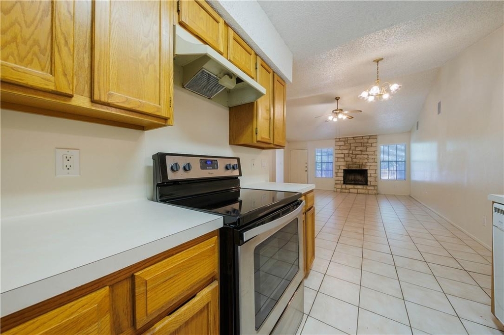 8810 Piney Point Dr - Photo 10