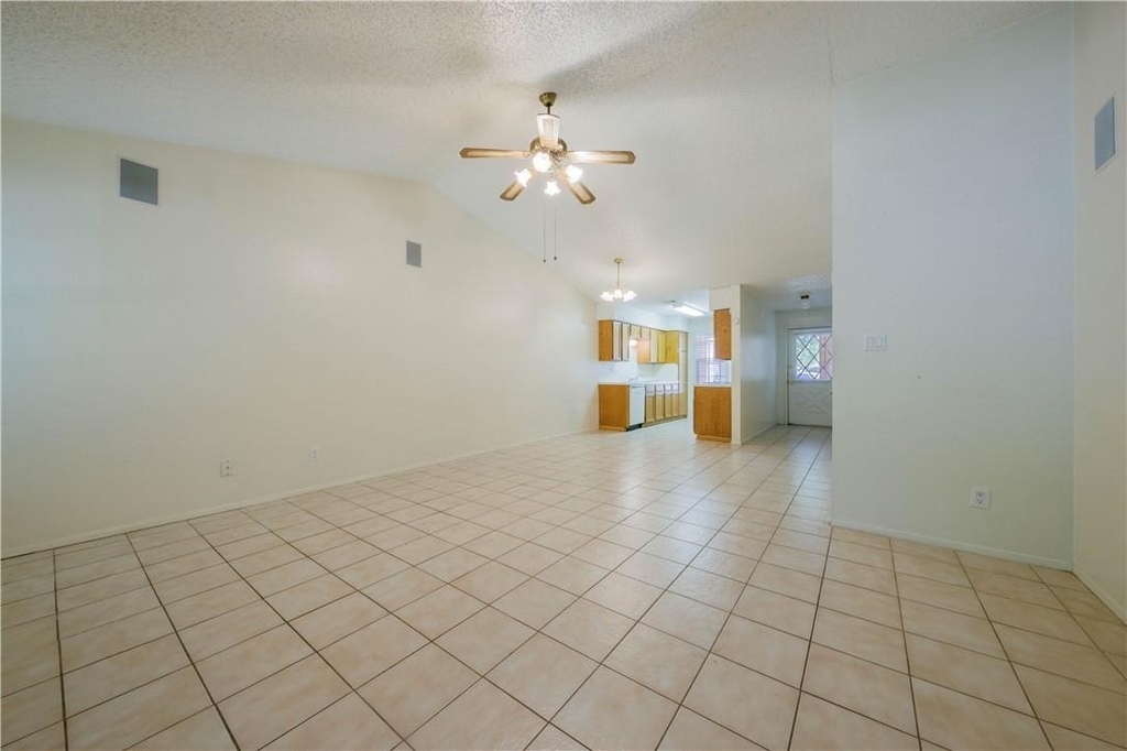 8810 Piney Point Dr - Photo 3