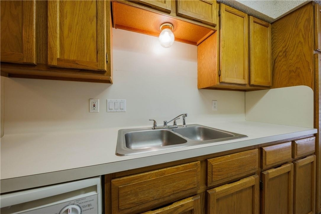 8810 Piney Point Dr - Photo 9