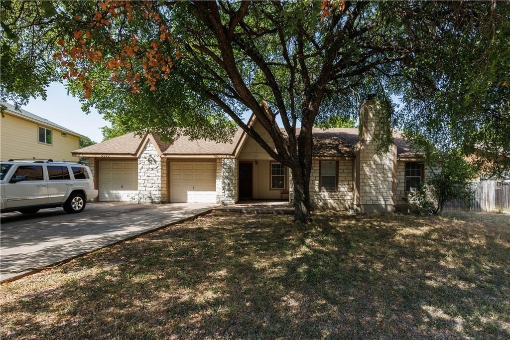 8810 Piney Point Dr - Photo 0