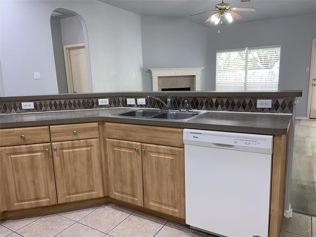 2313 Lou John St - Photo 4
