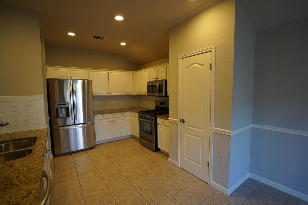5702 Fitchwood Ln - Photo 6
