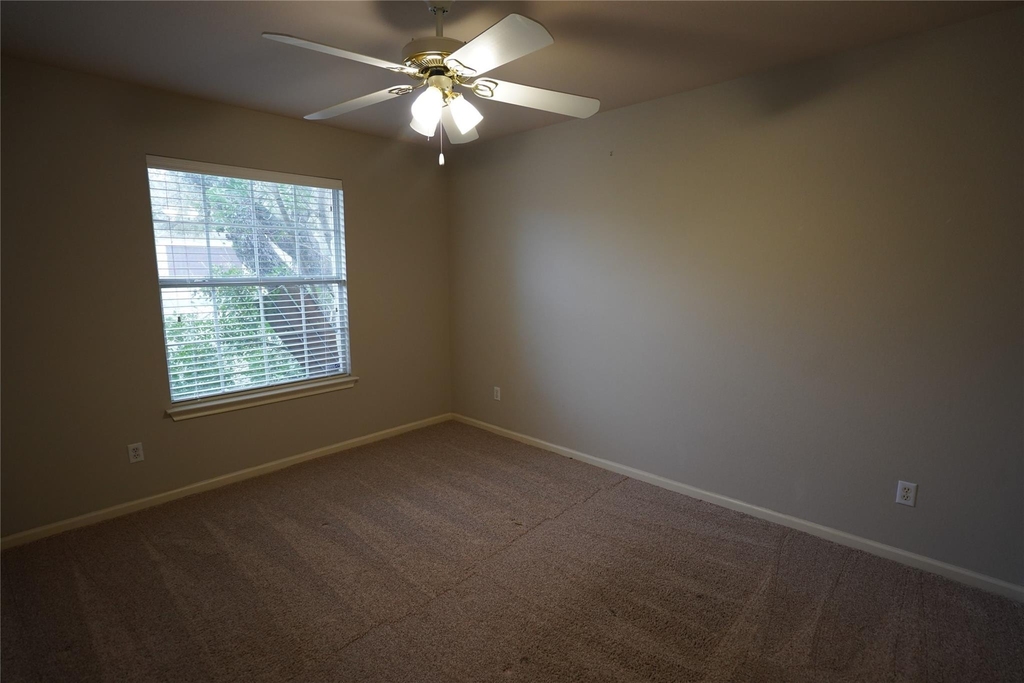 5702 Fitchwood Ln - Photo 10