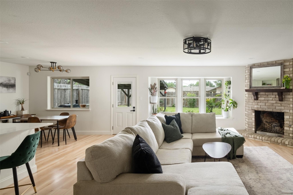 304 Skyloop Dr - Photo 6