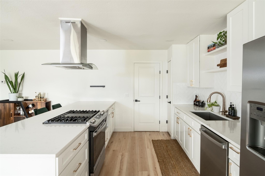 304 Skyloop Dr - Photo 2