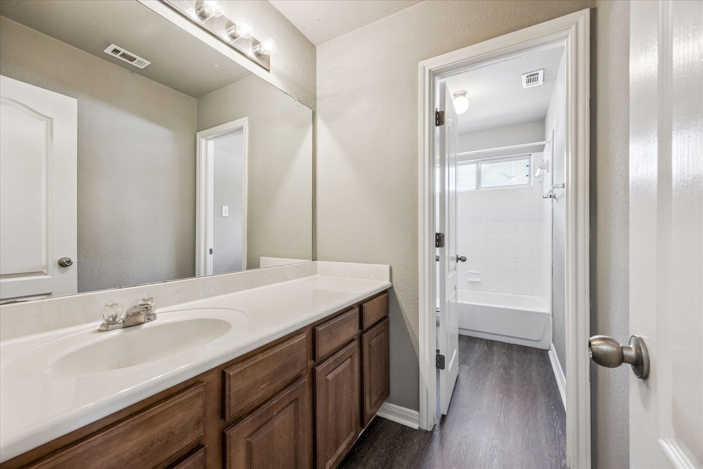 701 Crestwood Ln - Photo 9