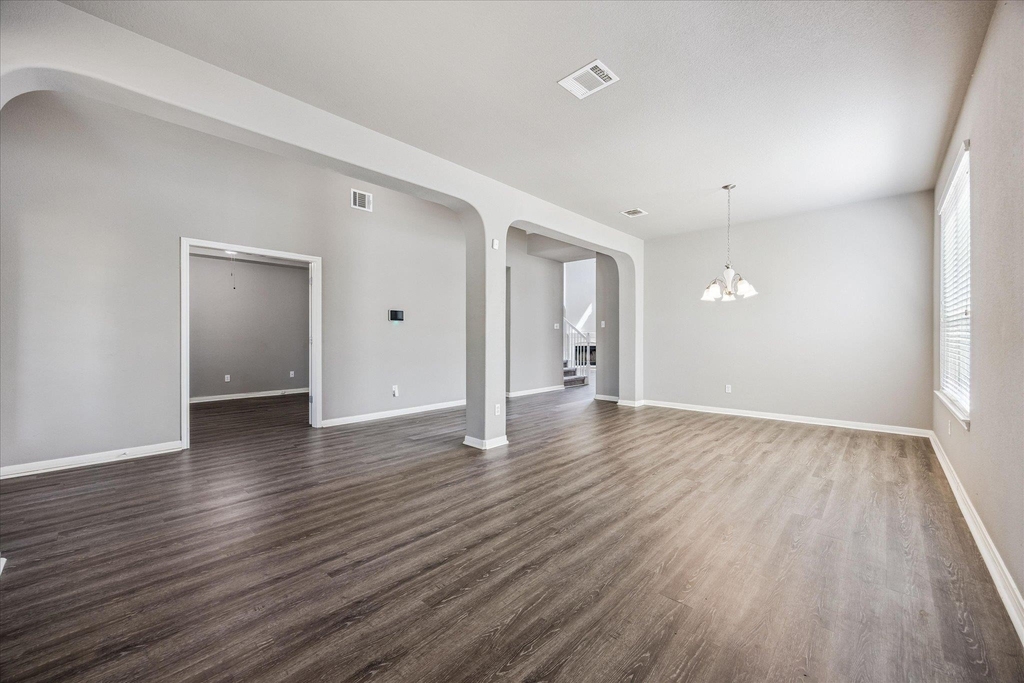 701 Crestwood Ln - Photo 2
