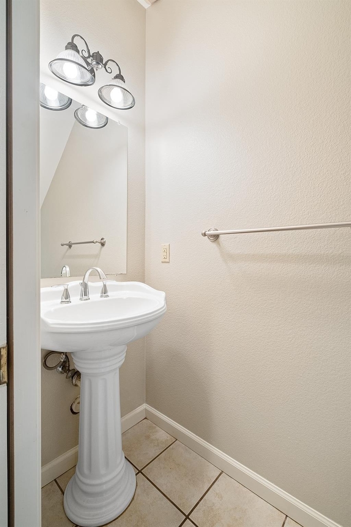 1005 Canyon Edge Dr - Photo 4