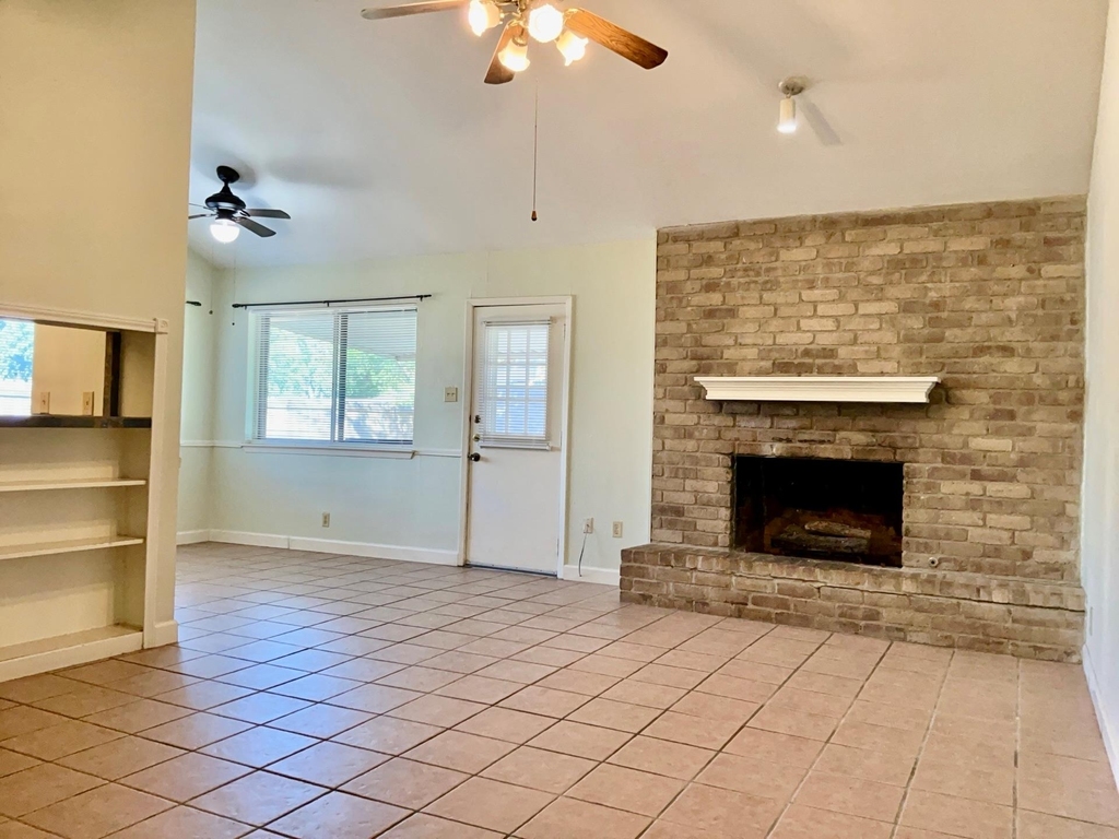 408 E Central Dr - Photo 3