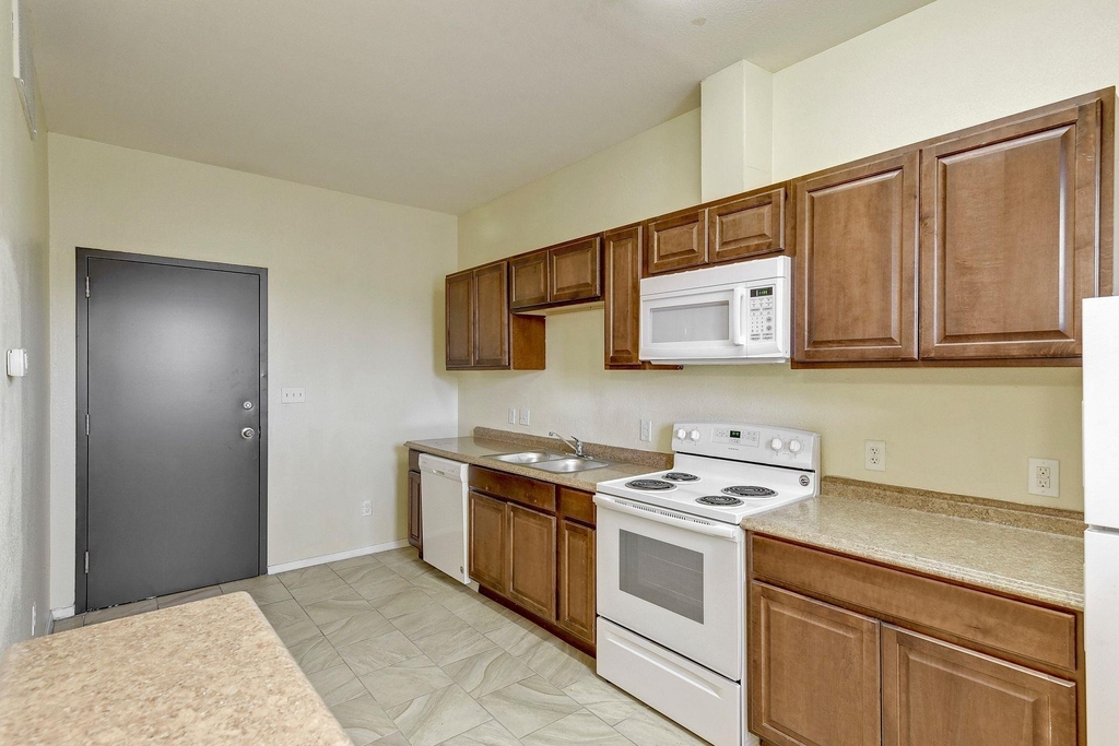 420 N Pleasant Valley Rd - Photo 17