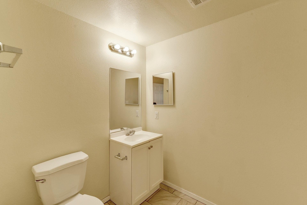 420 N Pleasant Valley Rd - Photo 25