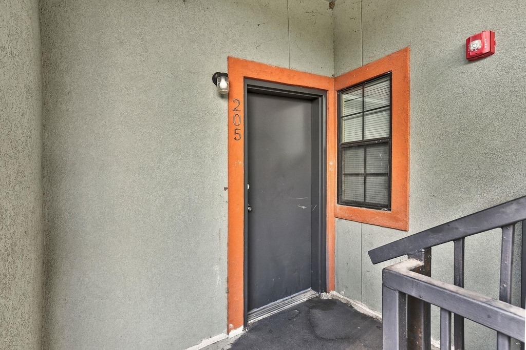 420 N Pleasant Valley Rd - Photo 15