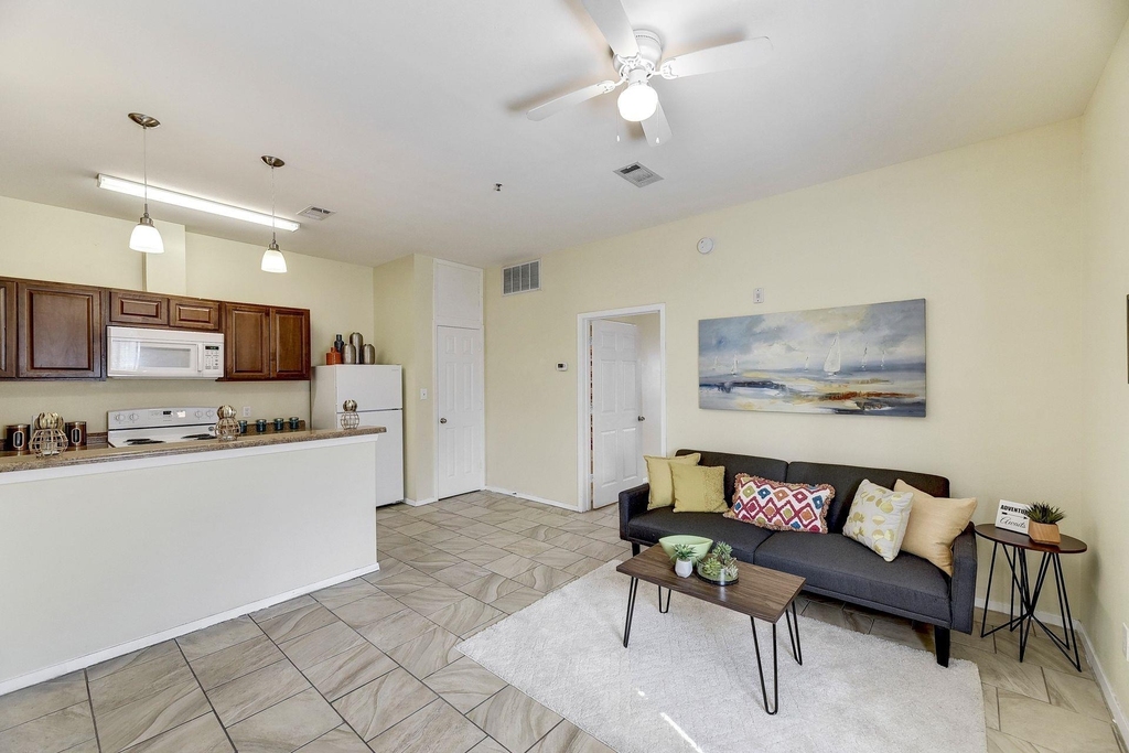 420 N Pleasant Valley Rd - Photo 5