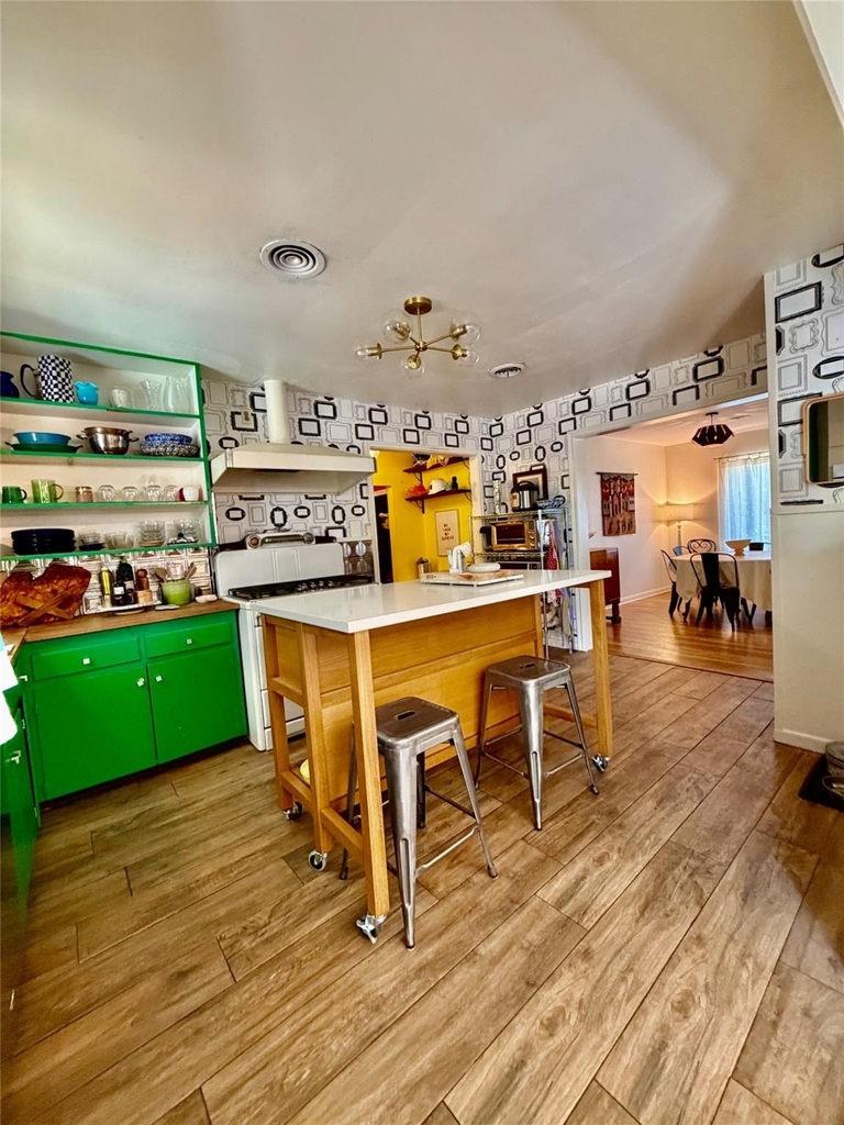 1411 Ridgemont Dr - Photo 4
