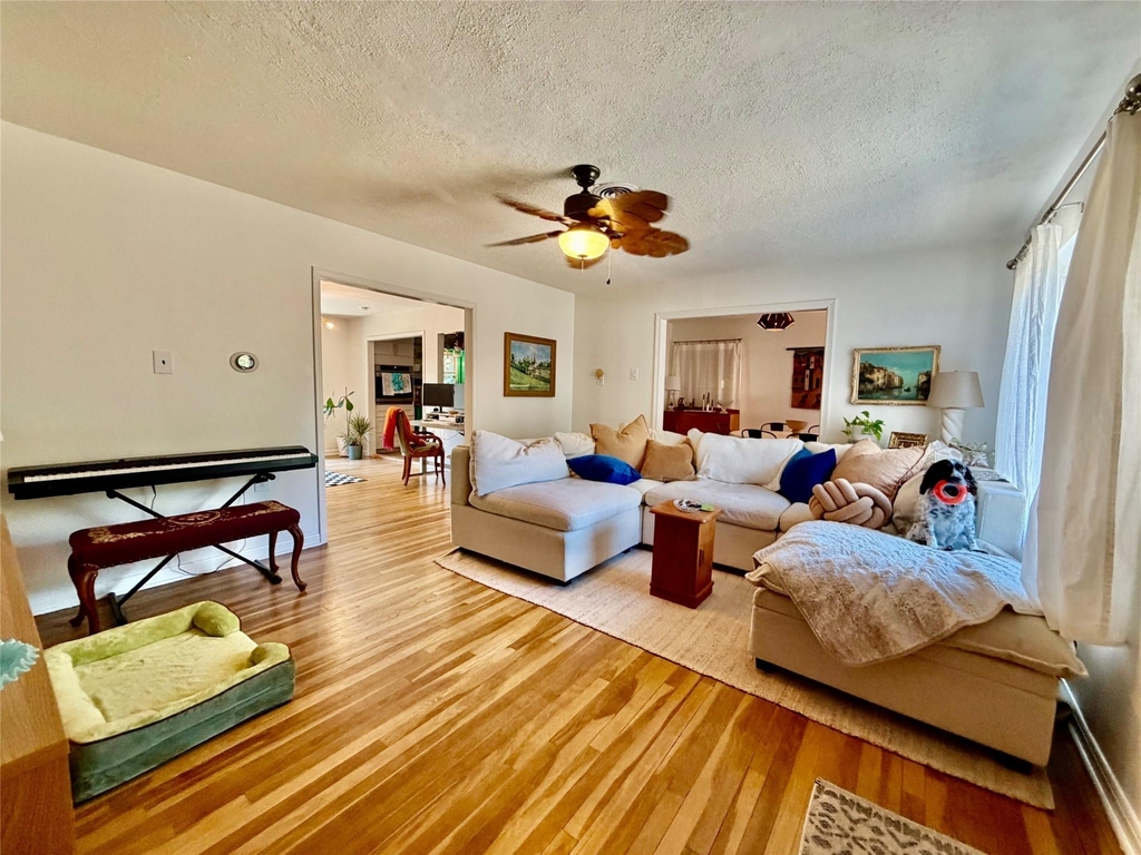 1411 Ridgemont Dr - Photo 2
