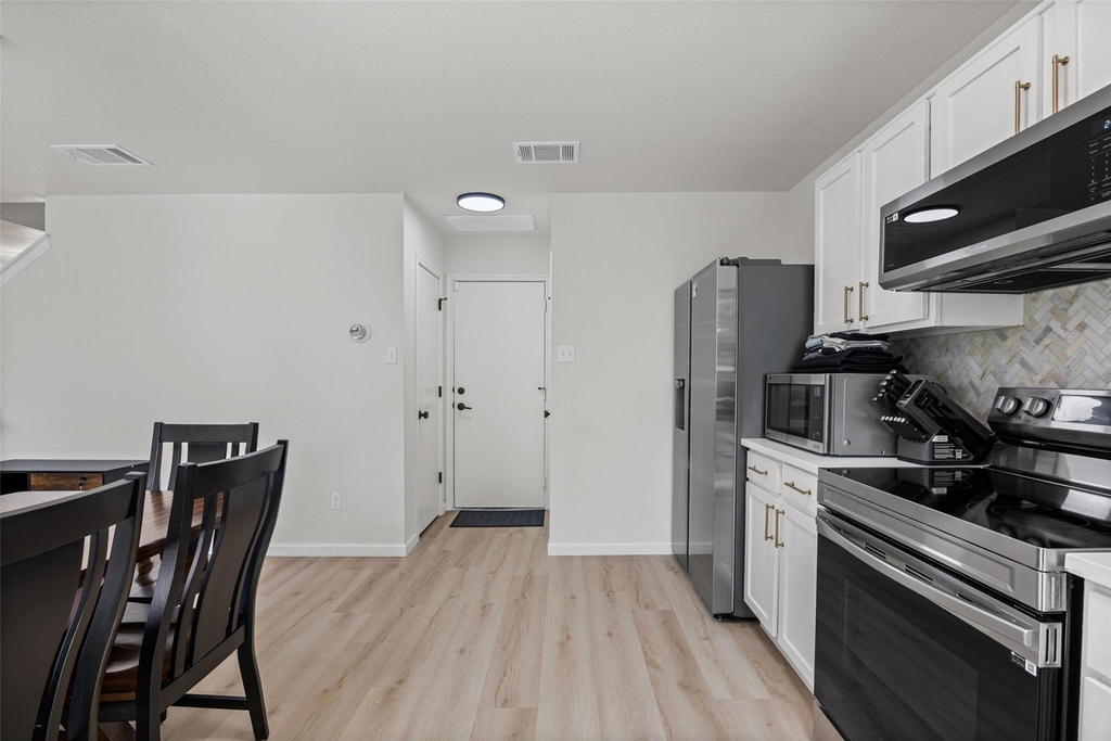 7115 Thannas Way - Photo 11