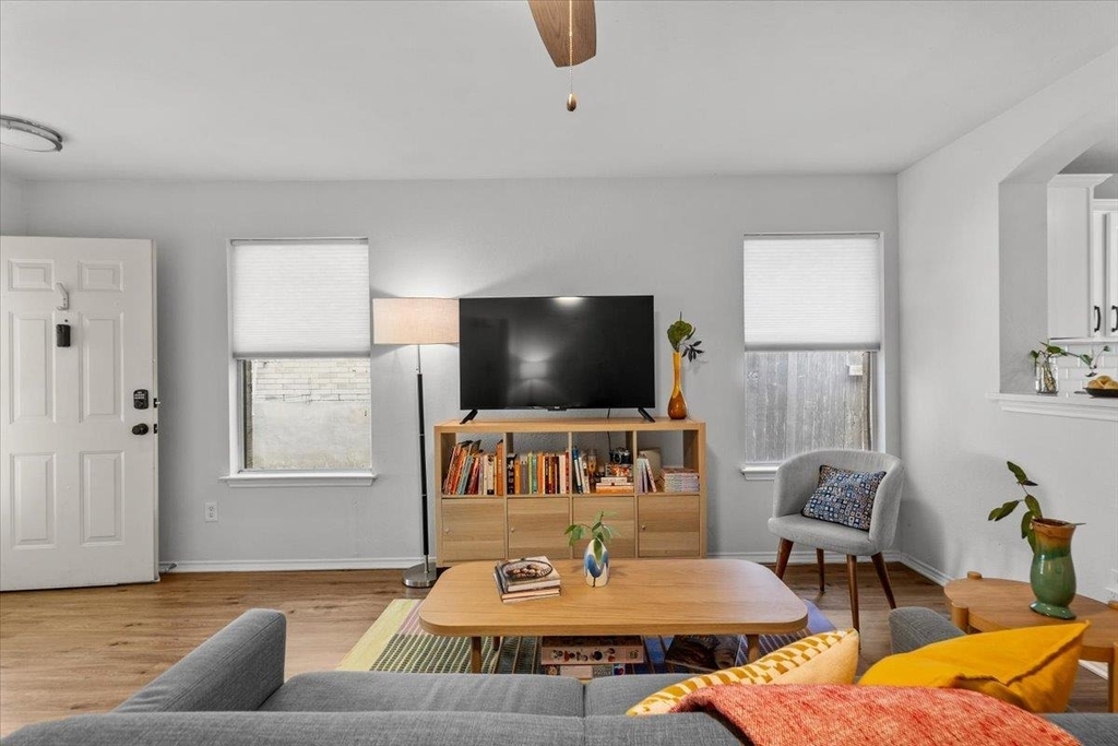 1125 Vincent Pl - Photo 4
