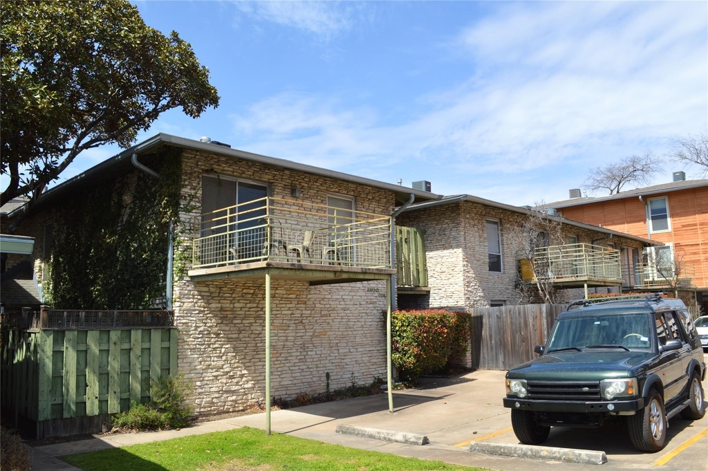 2706 Cole St - Photo 0