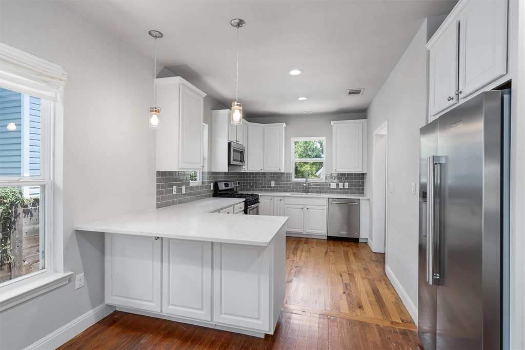 1102 Woodland Ave - Photo 6