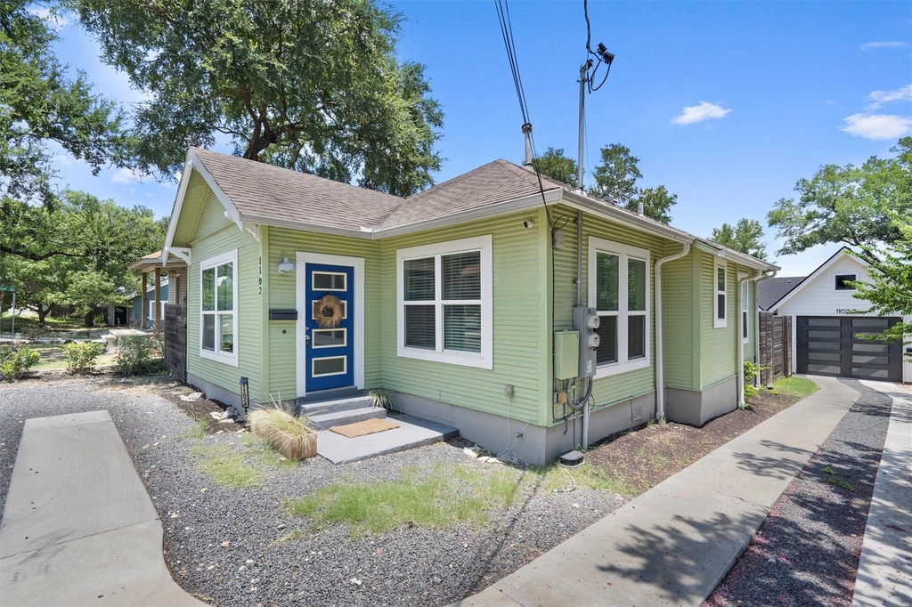 1102 Woodland Ave - Photo 2